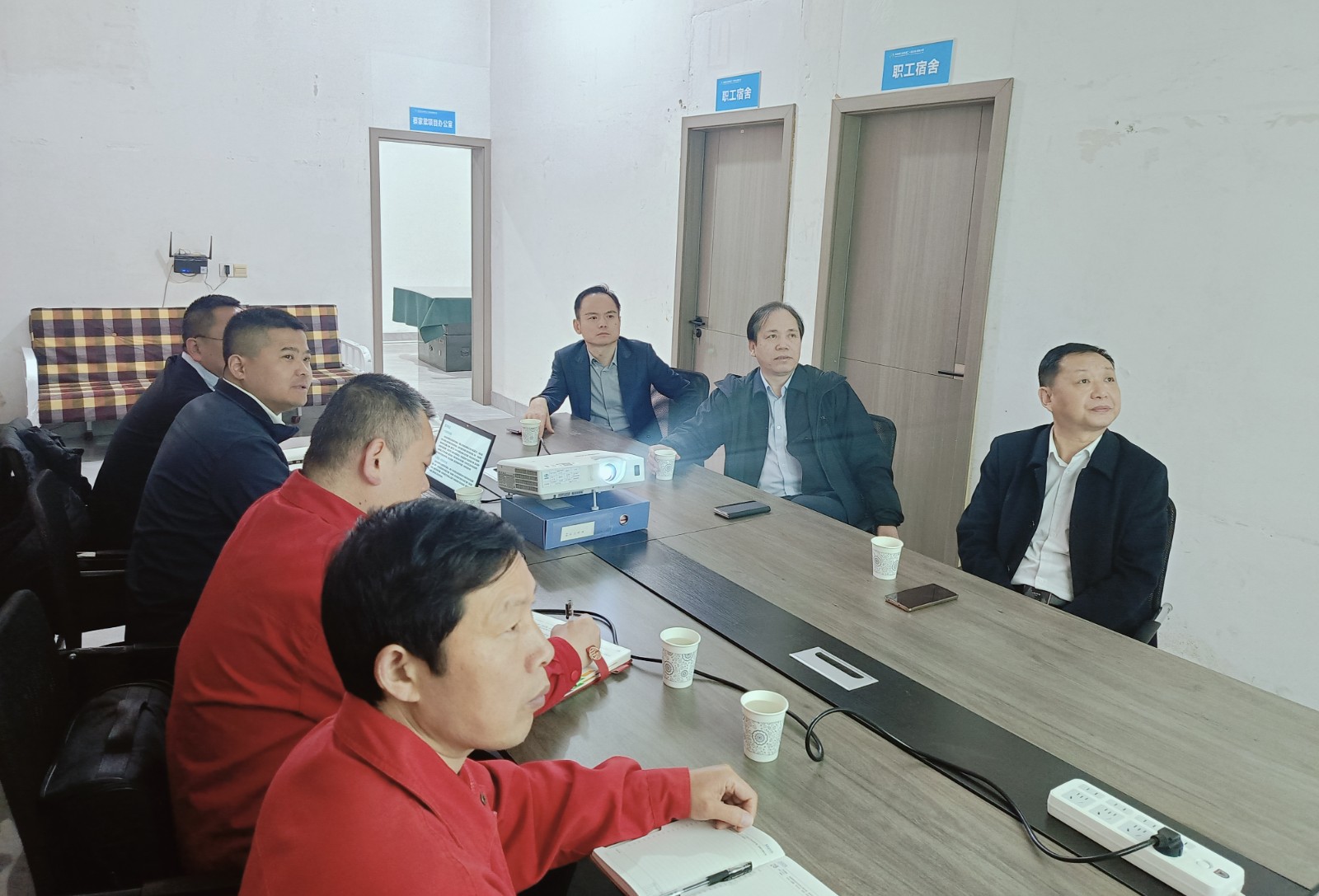 集團(tuán)公司黨委書(shū)記、董事長(zhǎng)朱華平一行深入公司蔡家梁項(xiàng)目調(diào)研...